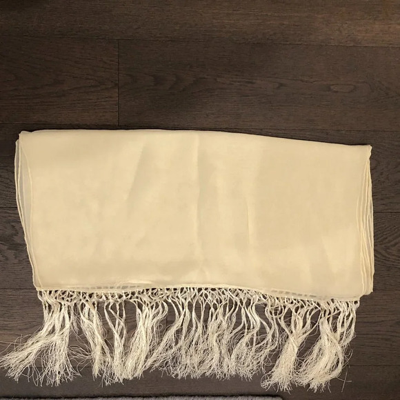 Classic Sheer Fringed Scarf or Wrap with Rolled Edge Cream Sz OS No Tags - Picture 2 of 2